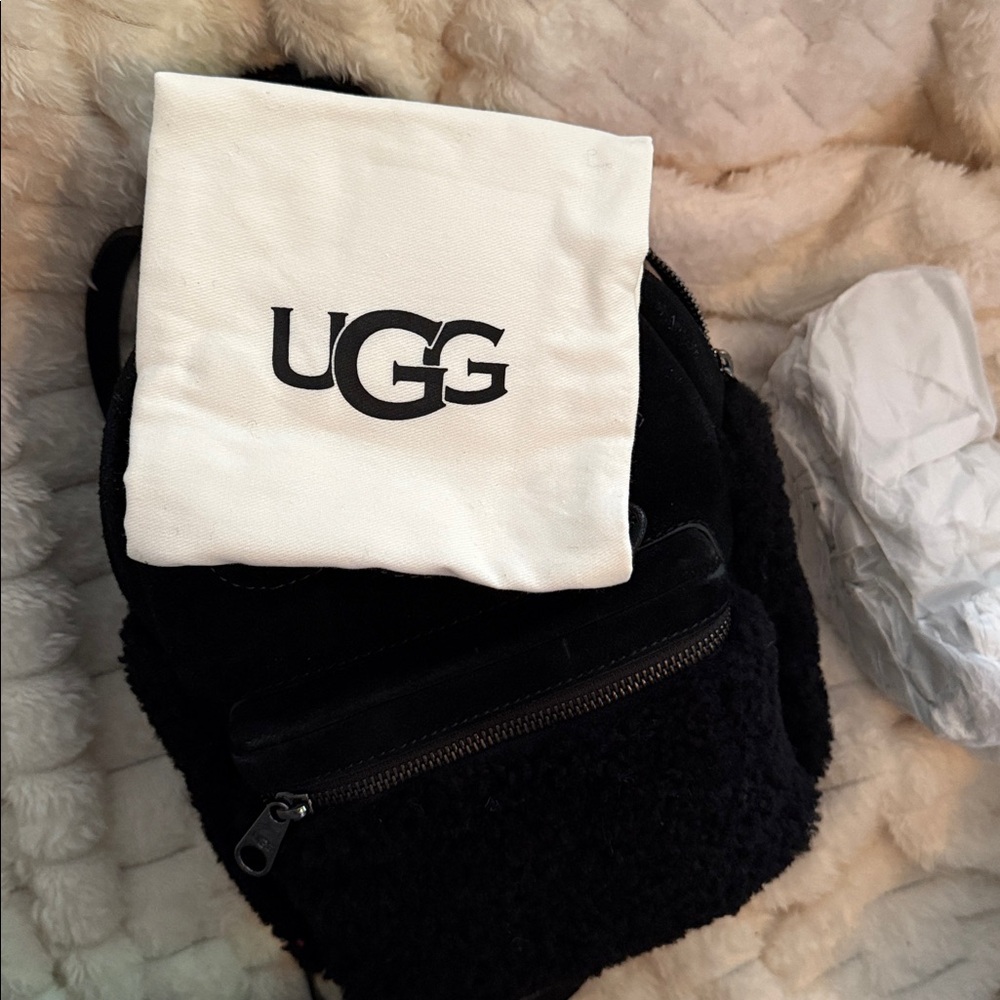 UGG Black Shearling Women's Backpack with duster. - Picture 6 of 7